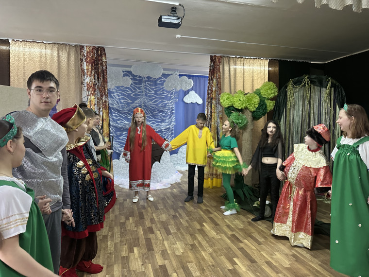 Театральная постановка «Летучий корабль».